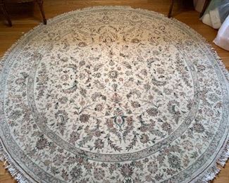 Traditional 8ft Round Area Rug	102in Diameter	
