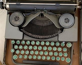 Antique Royal Typewriter Portable		
