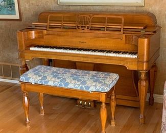 Weaver Spinet Piano Curly Maple VERTI MIGNON 42.75x60x24in HxWxD