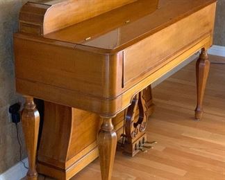 Weaver Spinet Piano Curly Maple VERTI MIGNON 42.75x60x24in HxWxD
