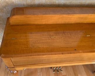 Weaver Spinet Piano Curly Maple VERTI MIGNON 42.75x60x24in HxWxD