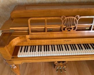 Weaver Spinet Piano Curly Maple VERTI MIGNON 42.75x60x24in HxWxD