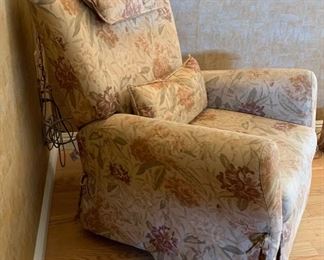 IKEA Wingback Floral Print Recliner 42x32x34in HxWxD