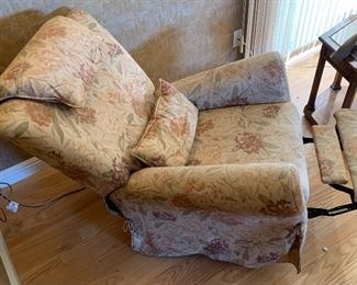 IKEA Wingback Floral Print Recliner 42x32x34in HxWxD