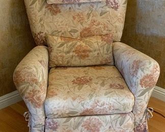 IKEA Wingback Floral Print Recliner 42x32x34in HxWxD