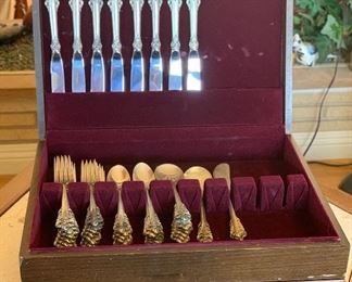 50pc Wallace Grand Baroque Sterling Silver Flatware Set 1886 grams of Sterling , 682 grams of sterling/steel