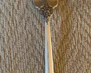 50pc Wallace Grand Baroque Sterling Silver Flatware Set 1886 grams of Sterling , 682 grams of sterling/steel
