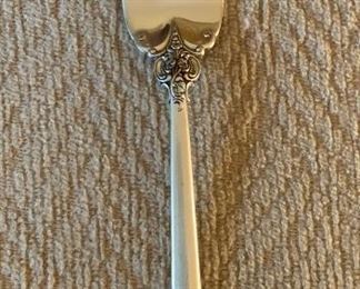 50pc Wallace Grand Baroque Sterling Silver Flatware Set 1886 grams of Sterling , 682 grams of sterling/steel