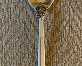 50pc Wallace Grand Baroque Sterling Silver Flatware Set 1886 grams of Sterling , 682 grams of sterling/steel
