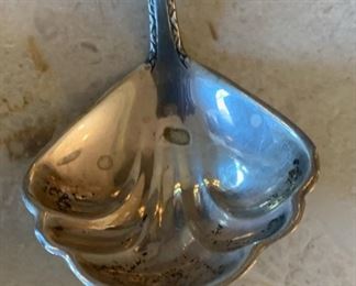 5pc Manchester Sterling Silver Spoons Shell Ladle 5.75in L 82 grams