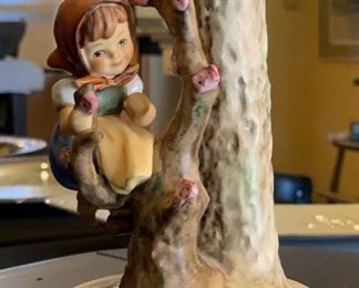 Hummel - Goebel Signed #676 Girl Apple Tree 6.5x4.5x4.5in