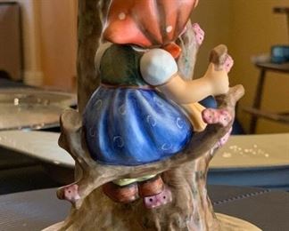 Hummel - Goebel Signed #676 Girl Apple Tree 6.5x4.5x4.5in