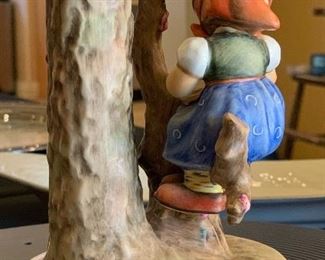 Hummel - Goebel Signed #676 Girl Apple Tree 6.5x4.5x4.5in