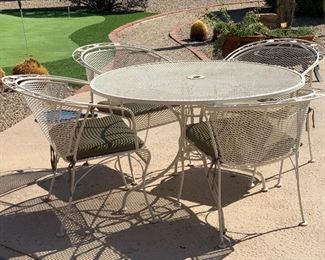 Vintage Meadowcraft Wrought Iron Mesh Patio Table w/ 4 Chairs 48 inch diameter table top