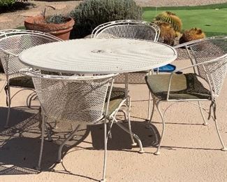 Vintage Meadowcraft Wrought Iron Mesh Patio Table w/ 4 Chairs 48 inch diameter table top