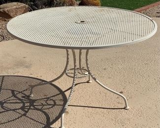Vintage Meadowcraft Wrought Iron Mesh Patio Table w/ 4 Chairs 48 inch diameter table top