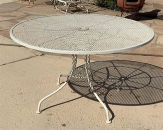 Vintage Meadowcraft Wrought Iron Mesh Patio Table w/ 4 Chairs 48 inch diameter table top