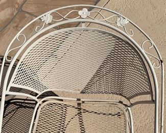 Vintage Meadowcraft Wrought Iron Mesh Patio Table w/ 4 Chairs 48 inch diameter table top