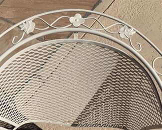 Vintage Meadowcraft Wrought Iron Mesh Patio Table w/ 4 Chairs 48 inch diameter table top