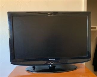 Samsung 37in 720p TV LN-t375HA 26x36x4in HxWxD