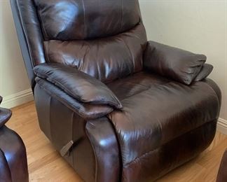 #1 Woodworth Easton Leather Recliner 39x38x41in HxWxD