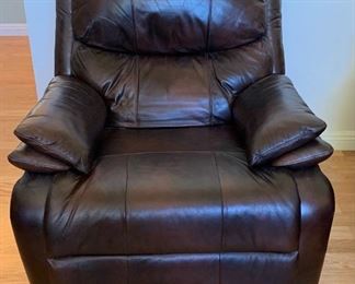 Woodworth Easton Leather Recliner 39x38x41in HxWxD