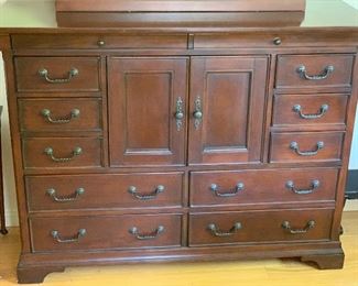 Traditional Dark Wood 13 Drawer Dresser 44x58x20.5in HxWxD