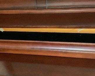 Traditional Dark Wood 13 Drawer Dresser 44x58x20.5in HxWxD