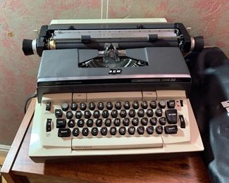 Smith-Corona Secretarial 300 Typewriter