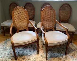 Vintage Walnut Drexel Heritage Dining Table w/ 6 Chairs Table: 30in H x 44in Diameter Comes with 2 18in Leaves HxWxD