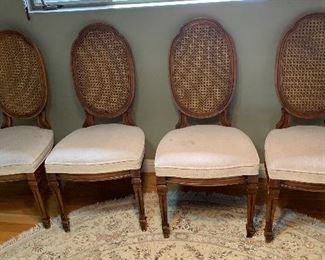 Vintage Walnut Drexel Heritage Dining Table w/ 6 Chairs Table: 30in H x 44in Diameter Comes with 2 18in Leaves HxWxD