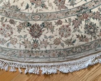 Traditional 8ft Round Area Rug 102in Diameter