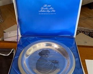 Franklin Mint Sterling Silver 1972 Mothers Day Plate Irene Spencer Mother & child 8in Diameter Plate 197 g sterling