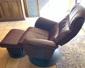 Dutailier Leather Recliner Chair Glider w/ Ottoman 42x36x28in HxWxD