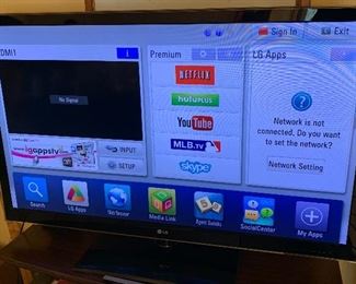 LG 55IN LED 1080P HD TV 55LW5600 33X51X15IN D (AT BASE) HxWxD