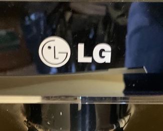 LG 55IN LED 1080P HD TV 55LW5600 33X51X15IN D (AT BASE) HxWxD