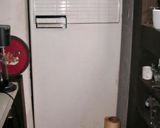 Vintage Admiral refer w/ pink interior - working