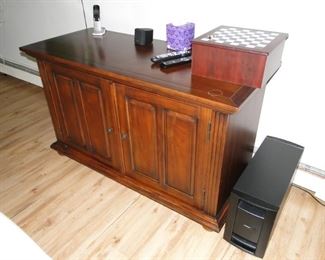 Entertainment cabinet