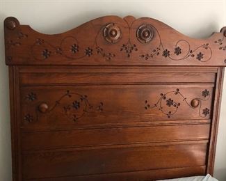 ANTIQUE ORGAN TO DESK CONVERSION
GOOD CONDITION. HAS SOME MARKS, SCRATCHES, ETC.  MATTRESS/BOX SPRINGS NOT INCLUDED.