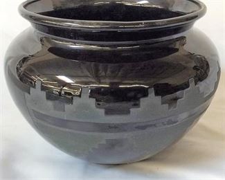 https://connect.invaluable.com/randr/auction-lot/modern-navajo-dine-pottery-by-peshlakai_5FF4C1C841