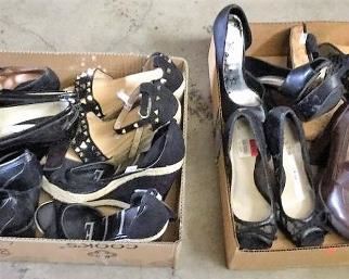 https://connect.invaluable.com/randr/auction-lot/2-large-boxes-of-designer-heels_8264ABC90C