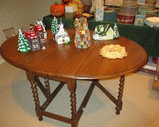 Oval Gate Leg Table, Christmas Decorations