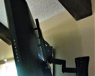 HD TV with Wall Mount Bracket