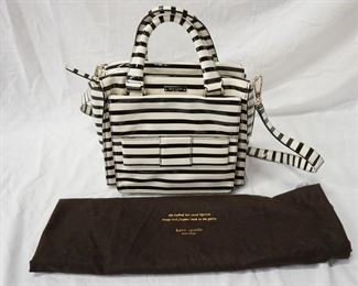 1036 KATE SPADE STRIPED PATENT LEATHER HANDBAG, NO VISIBLE WEAR AND CLOTH STORAGE BAG, 10 1/2 IN X 8 1/2 IN X 5 1/2 IN