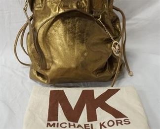 1058 MICHAEL KORS LARGE GOLD METALLIC BUCKET BAG, MINOR WEAR, 14 IN X 16 IN