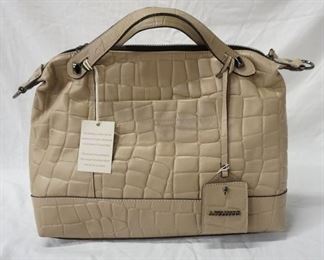 1059 A BELLUCCI PELLETTERIE ITALY QUILTED LEATHER BAG, NEW WITH TAGS AND CLOTH STORAGE BAG, 17 IN X 10 1/2 IN X 4 3/4 IN