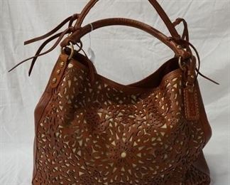 1062 ISABELLA FIORE LARGE LEATHER CUT OUT TOTE, NO VIS1/4 NABLE WEAR, 16 IN X 13 IN X 5
