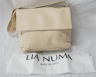 1067 LIA NUMA ITALY CREAM LEATHER BAG, NEW WITH TAG AND CLOTH STORAGE BAG, 8 IN X 8 IN X 2 1/2 IN