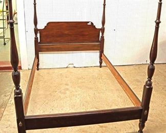 Lot: 500 - Henkel Harris Furniture SOLID mahogany full size 4
Henkel Harris Furniture SOLID mahogany full size 4 poster bed with rails