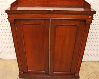 Lot: 515 - ANTIQUE Edwardian petite 2 door mahogany bookcase
ANTIQUE Edwardian petite 2 door mahogany bookcase with gallery